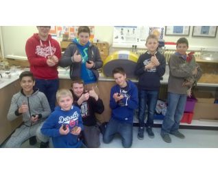 Cosmo broedmachine en de leerlingen van het KTA GITBO